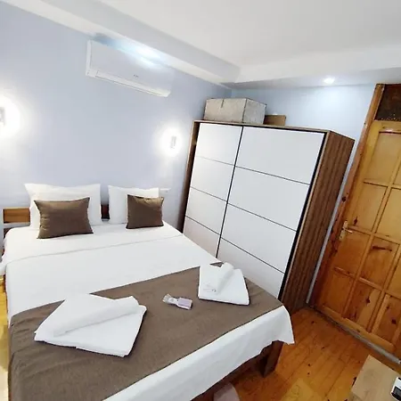 Manolyam 5 .1+1 Apartment *