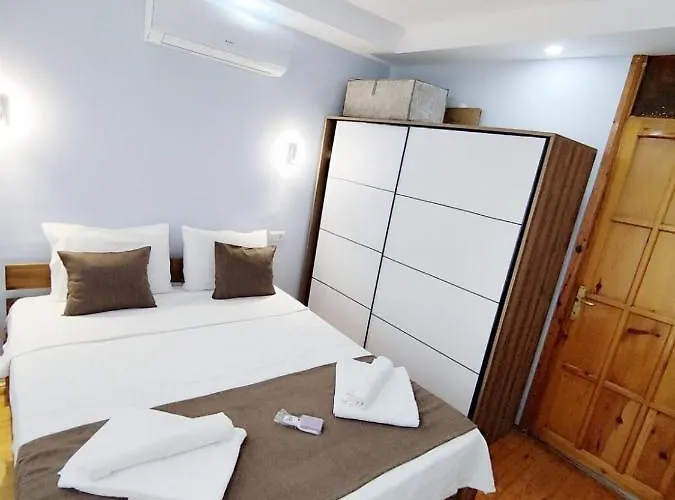 Manolyam 5 .1+1 Apartment *