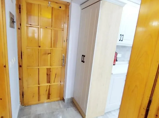 Manolyam 5 .1+1 公寓 *